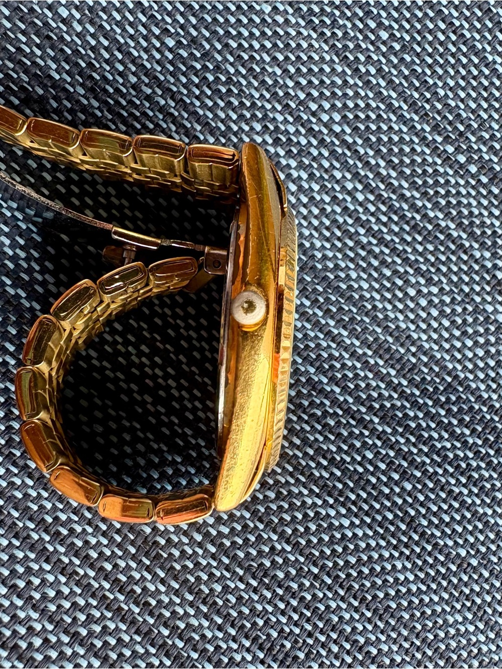 Vintage Seiko Day-Date Quartz (Ref. 7N43-8111) – Gold Tone / Black Dial - Picture 6 of 11